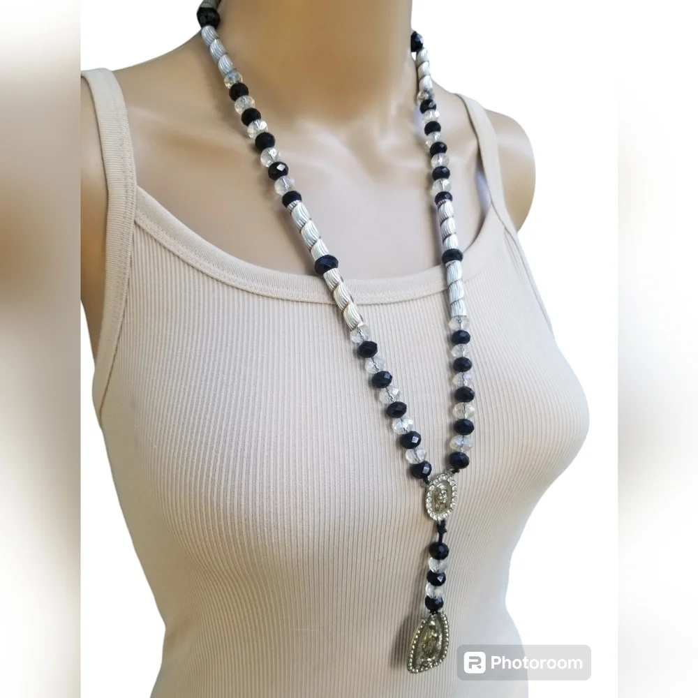 VINTAGE  BLACK & CRYSTAL GLASS BEAD & SILVERTONE SAINT PENDANTS ROSARY NECKLACE